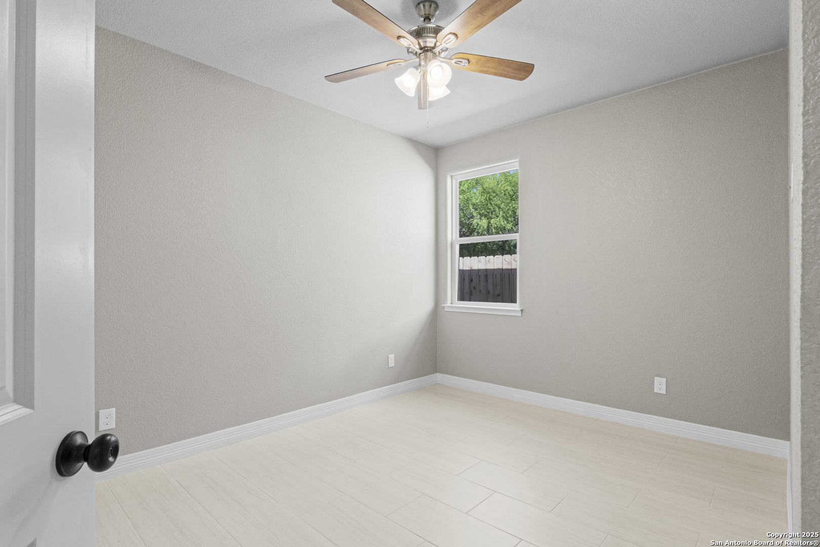 109 Sutton Place Uvalde, TX 78801 - Photo 14 of 29