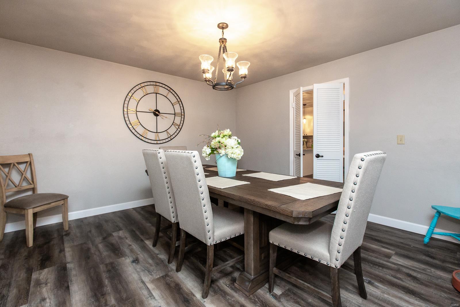 102 Pheasant Run O'Fallon, IL 62269 - Photo 4 of 37 Gallery Image 4