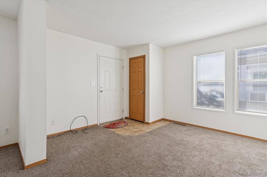 4004 Howe Road Wayne, MI 48184 - Photo 3 of 42