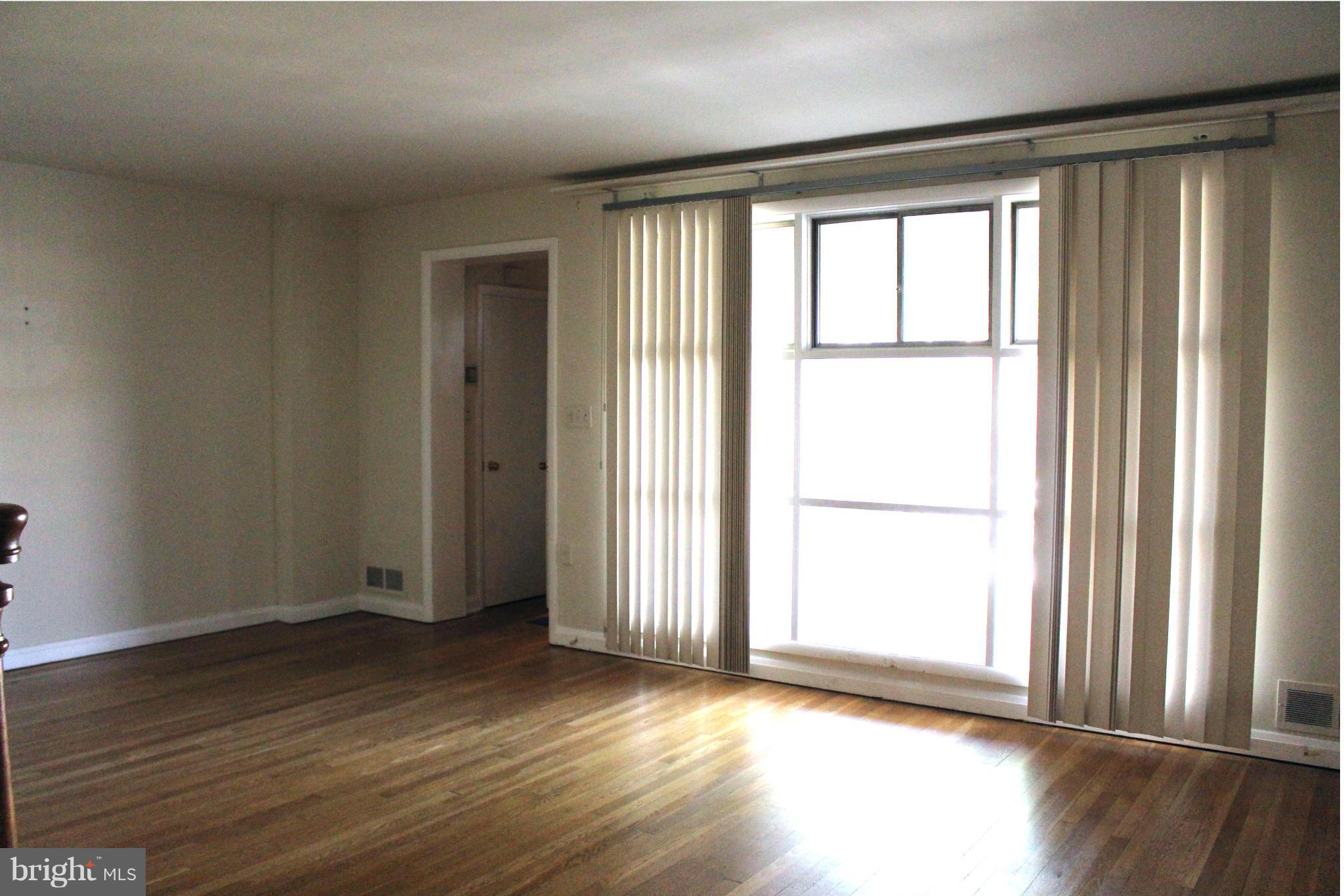 6126 Dunroming Road Baltimore, MD 21239 - Photo 4 of 25 Living Room