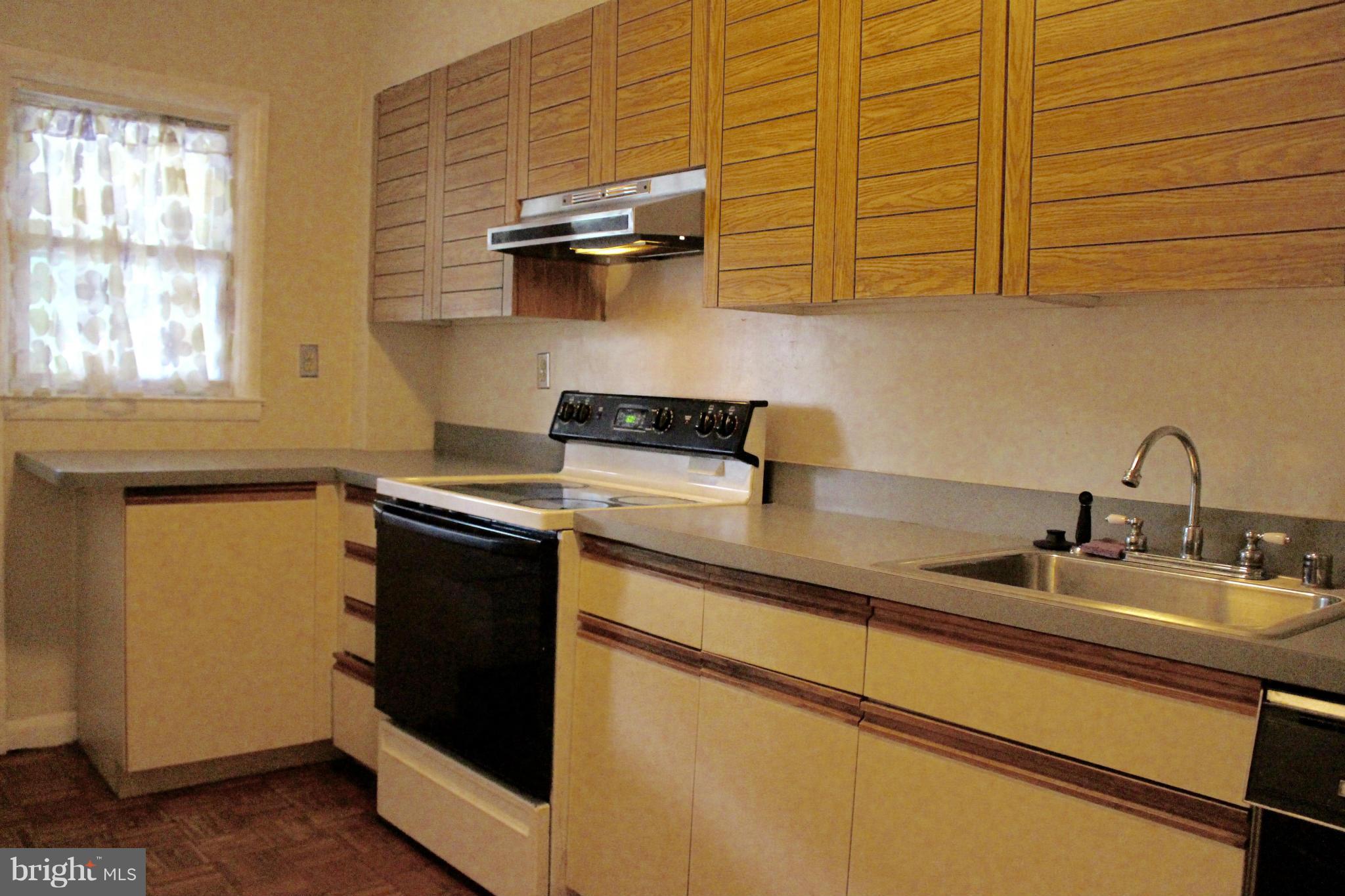 6126 Dunroming Road Baltimore, MD 21239 - Photo 9 of 25 Kitchen