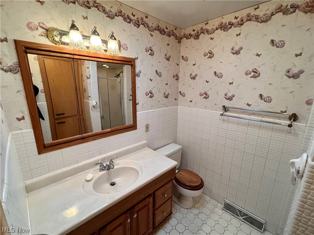 3536 Oak Road Stow, OH 44224 - Photo 15 of 32 Full Main Bath