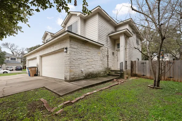 $2,000 | 1720 Constantino Circle, Unit B, Austin, TX 78745