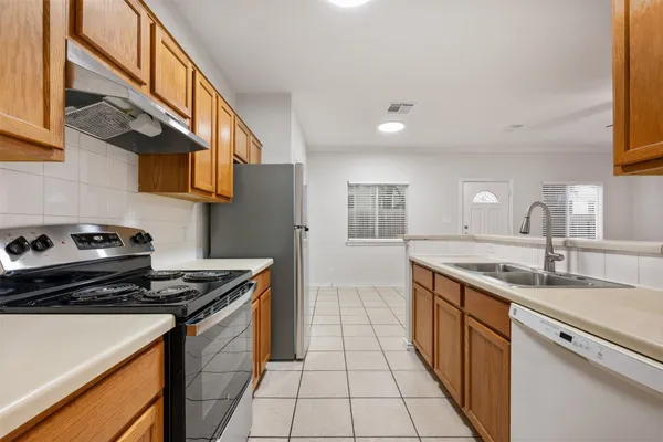 $2,000 | 1720 Constantino Circle, Unit B, Austin, TX 78745
