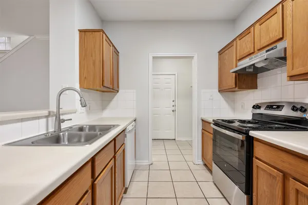 $2,000 | 1720 Constantino Circle, Unit B, Austin, TX 78745