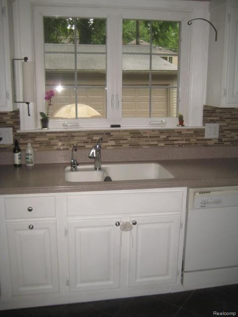 268 Moran Road Grosse Pointe, MI 48236 - Photo 15 of 47 011.JPG