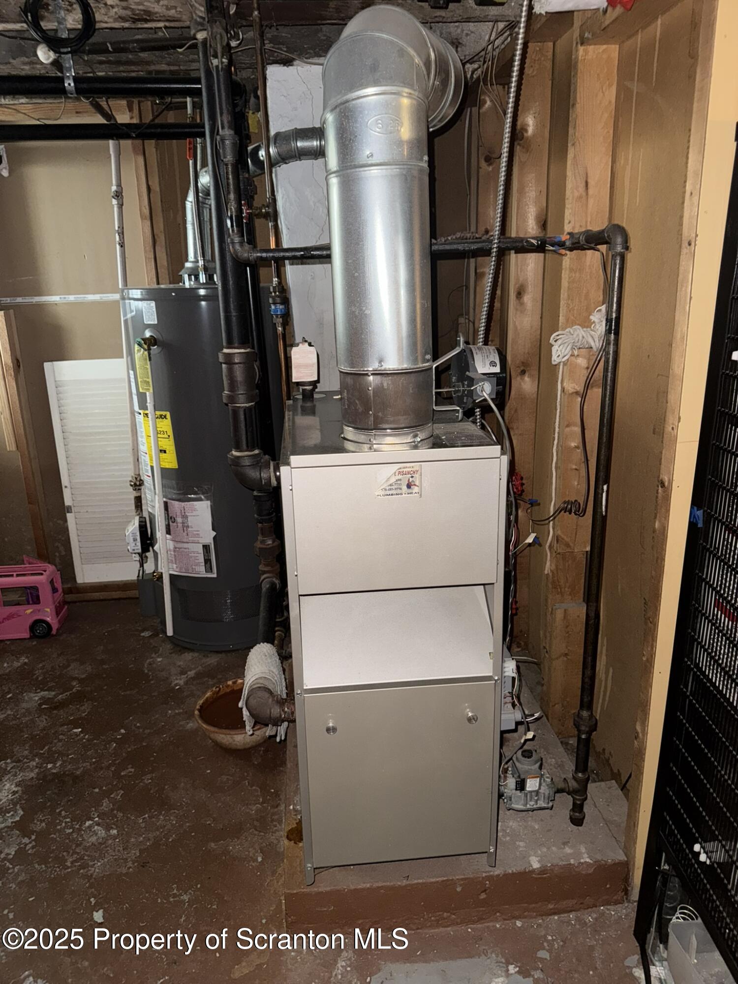 1919 Price Street Scranton, PA 18504 - Photo 35 of 44 a utility room with dryer and washer