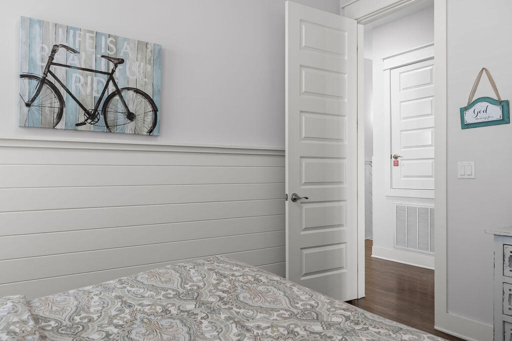 10 York Ln Inlet Beach, Unit B Inlet Beach, FL 32461 - Photo 29 of 46 a view of walk in closet