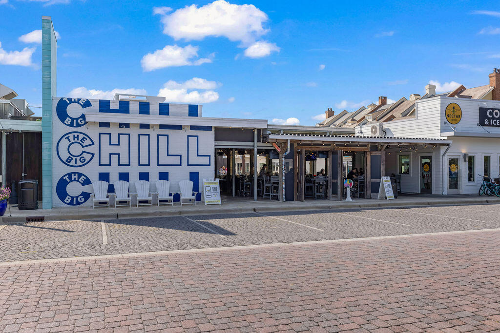 10 York Ln Inlet Beach, Unit B Inlet Beach, FL 32461 - Photo 44 of 46 a view of a building from a roof deck