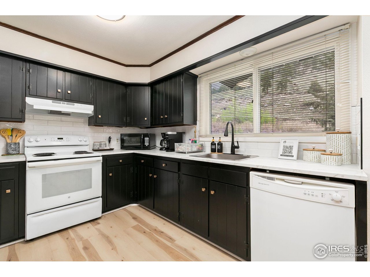 2760 Fall River Road, Unit 228 Estes Park, CO 80517 - Photo 12 of 37 Updated kitchen