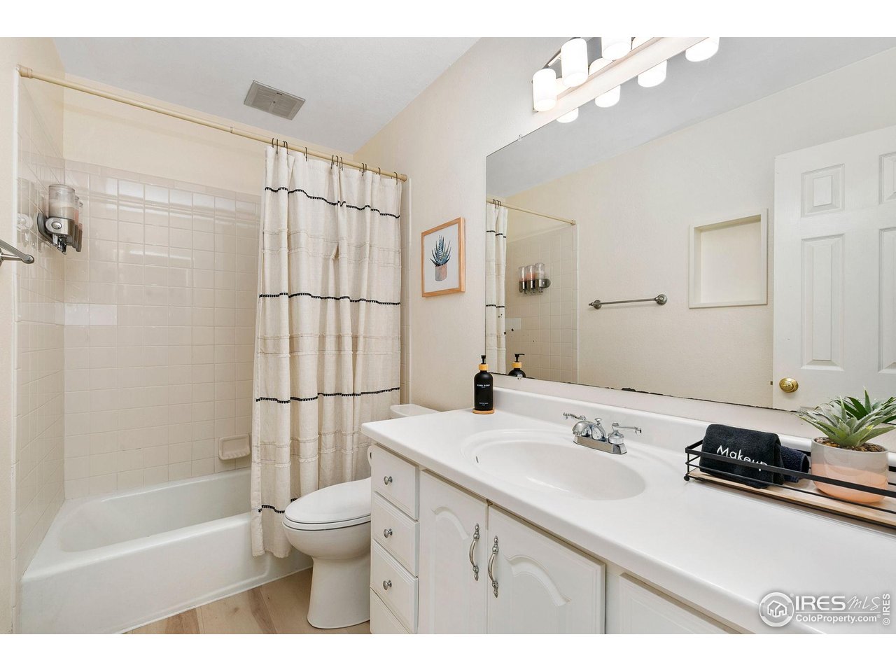 2760 Fall River Road, Unit 228 Estes Park, CO 80517 - Photo 19 of 37 First floor bathroom.