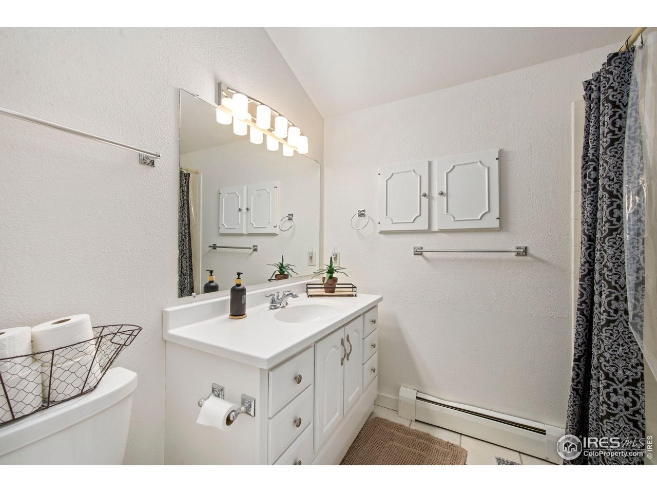 2760 Fall River Road, Unit 228 Estes Park, CO 80517 - Photo 25 of 37 Upstairs bathroom