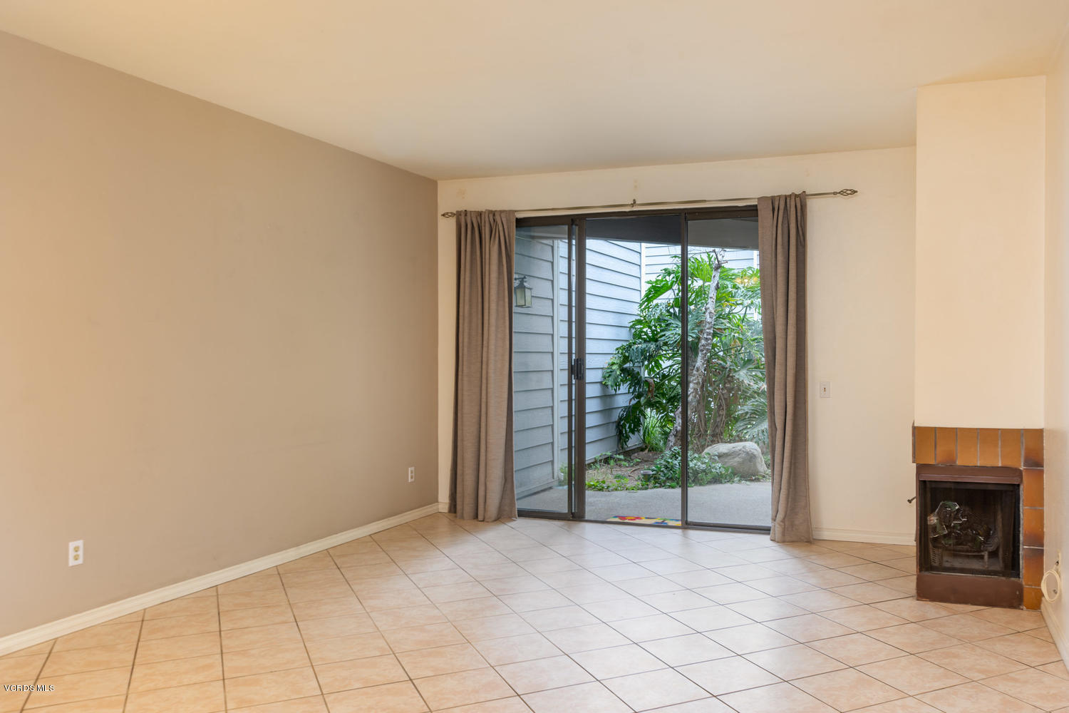 717 Arneill Road Camarillo, CA 93010 - Photo 3 of 20 717 Arneill Rd Camarillo CA-004-4-Arneil