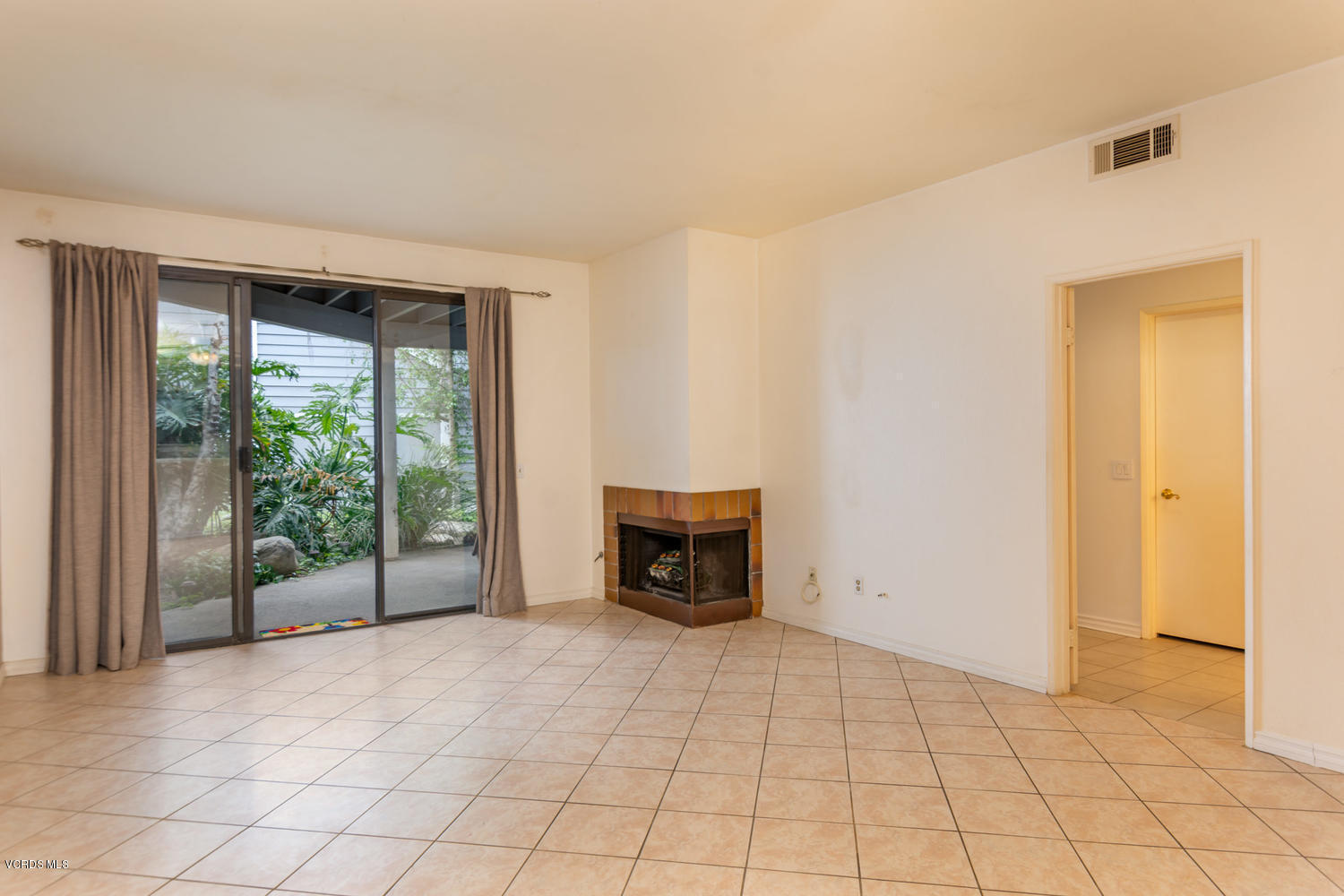 717 Arneill Road Camarillo, CA 93010 - Photo 4 of 20 717 Arneill Rd Camarillo CA-005-8-Arneil