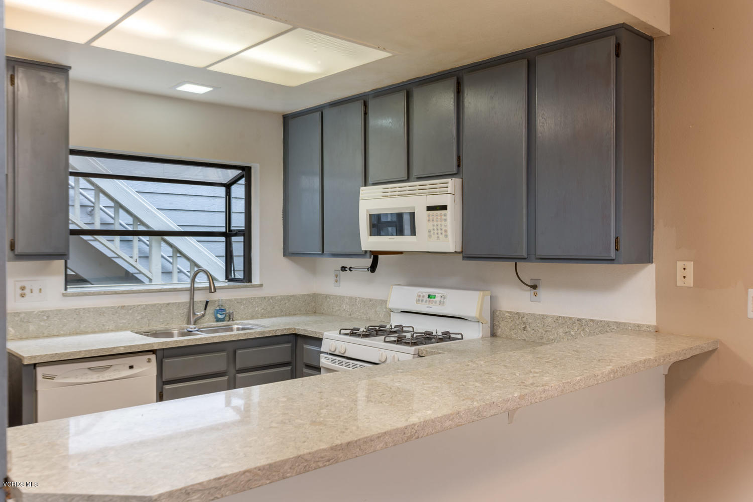 717 Arneill Road Camarillo, CA 93010 - Photo 6 of 20 717 Arneill Rd Camarillo CA-007-9-Arneil