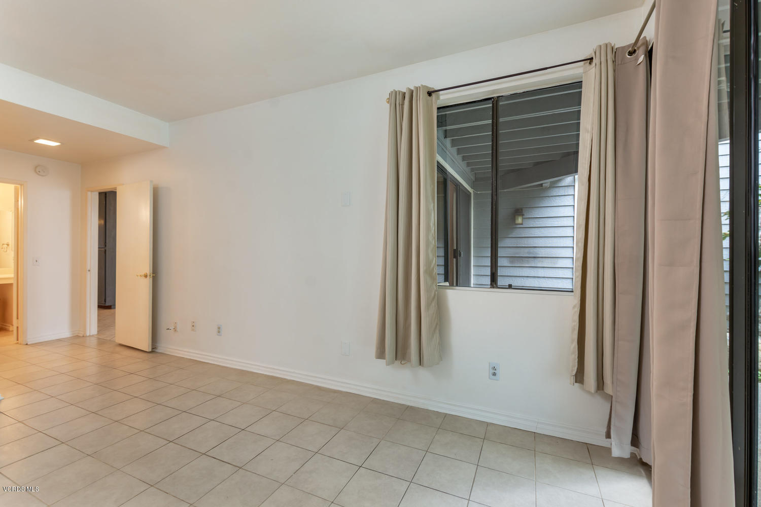 717 Arneill Road Camarillo, CA 93010 - Photo 9 of 20 717 Arneill Rd Camarillo CA-010-6-Arneil
