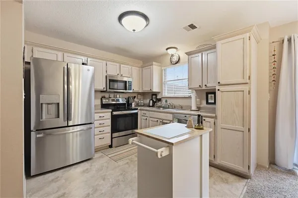 $195,000 | 5554 Northwest Sunrise Meadow Lane, Lee's Summit, MO 64064