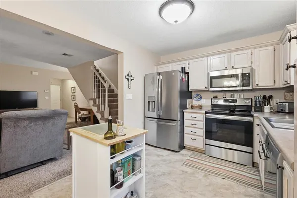 $195,000 | 5554 Northwest Sunrise Meadow Lane, Lee's Summit, MO 64064