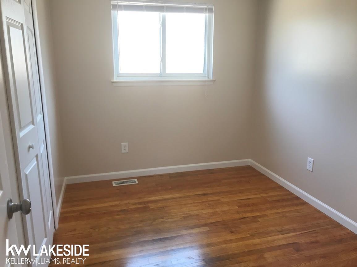 32335 Ruehle Avenue Warren, MI 48093 - Photo 11 of 24