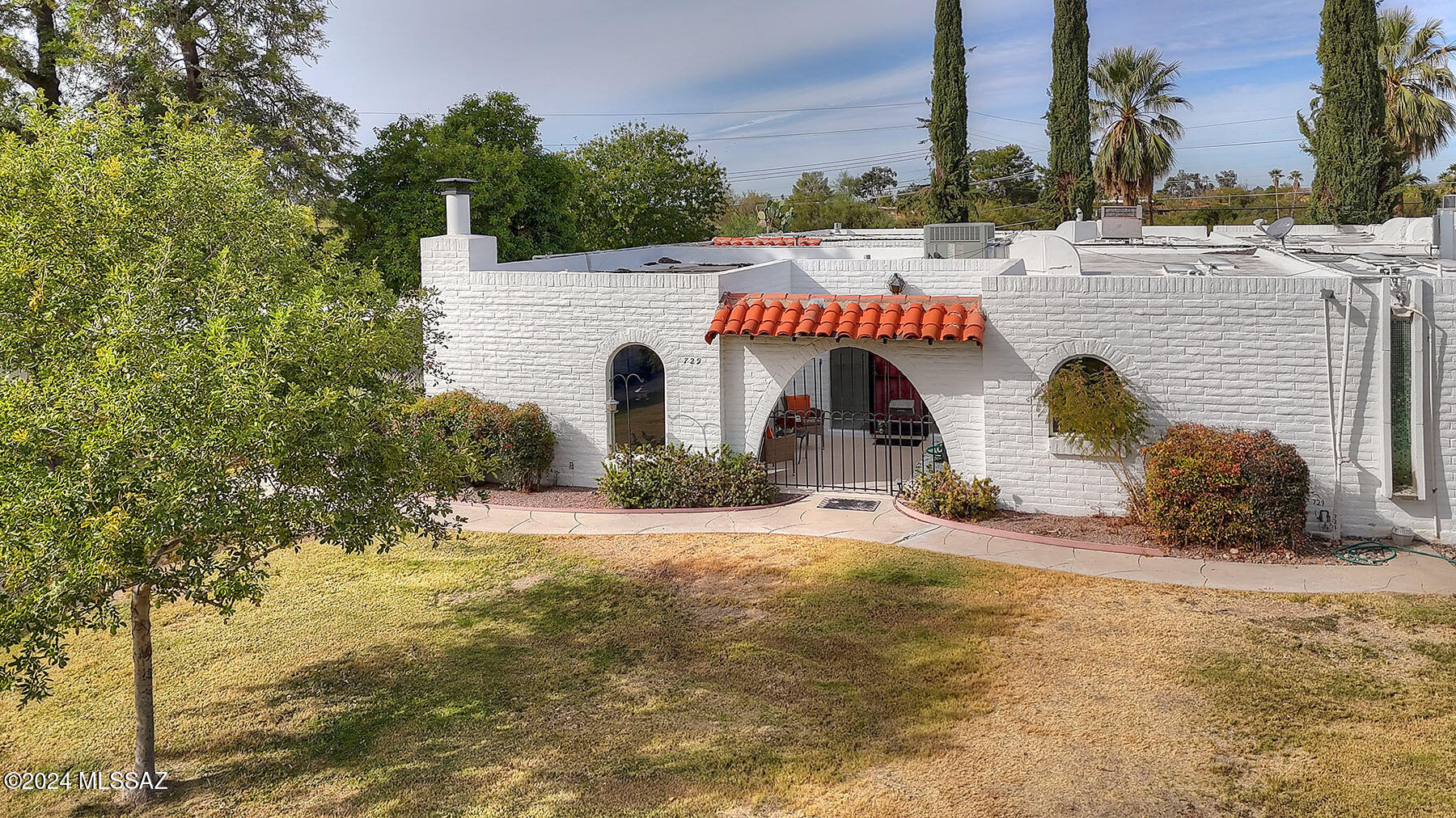 729 West Las Lomitas Road Tucson, AZ 85704 - Photo 2 of 40 SPANISH STYLE CASITAS