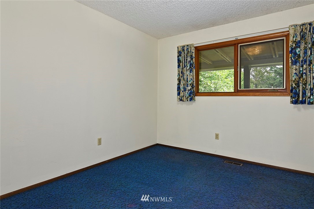 1000 Duchess Road Bothell, WA 98012 - Photo 27 of 35 an empty room with a window