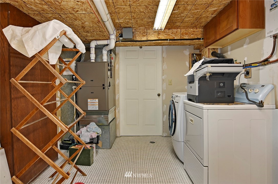 1000 Duchess Road Bothell, WA 98012 - Photo 28 of 35 a utility room with dryer and washer