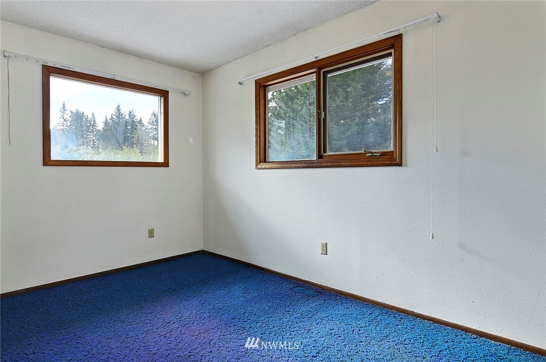 1000 Duchess Road Bothell, WA 98012 - Photo 29 of 35 an empty room with a window