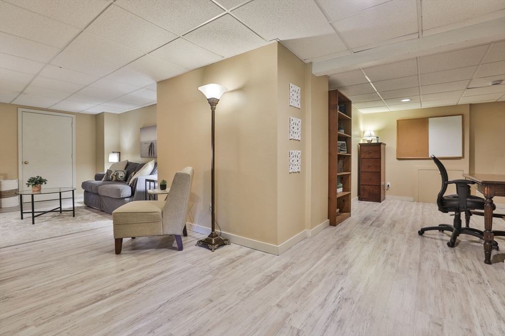 33 Reynolds Road Wakefield, MA 01880 - Photo 32 of 42