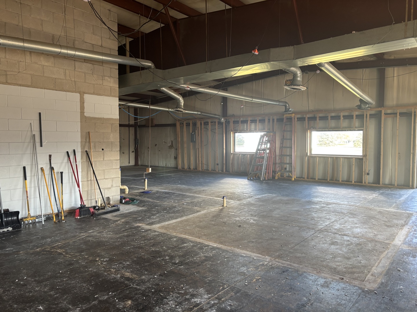 354 Civic Road LaSalle, IL 61301 - Photo 14 of 19 a view of a room with gym equipment