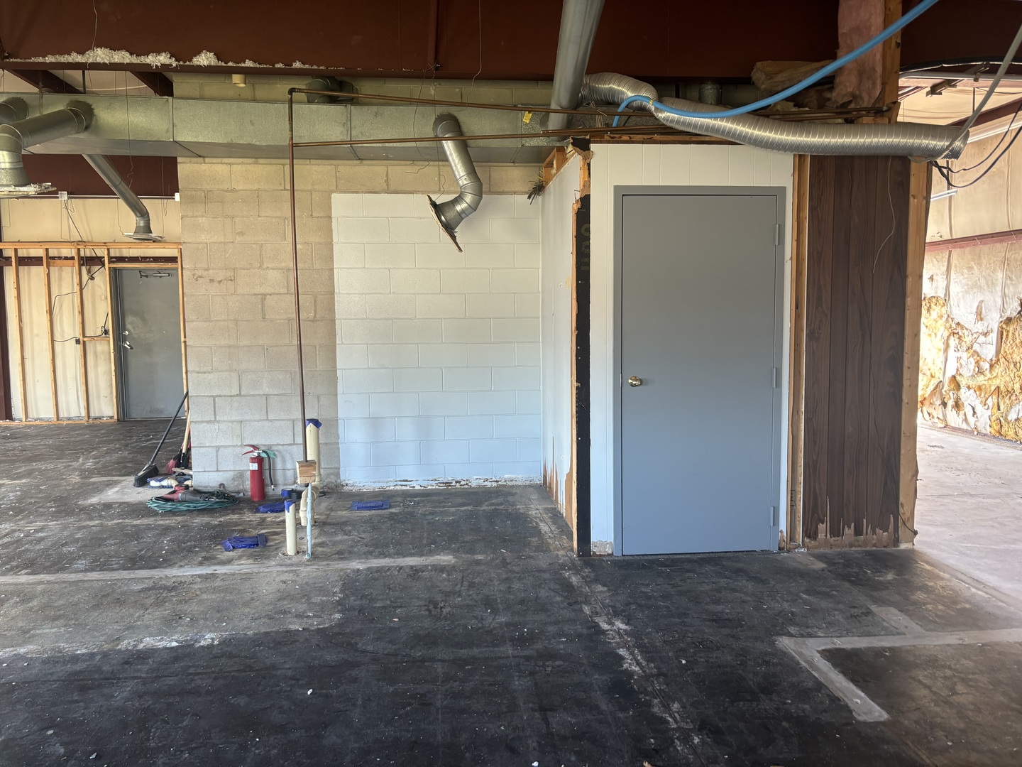 354 Civic Road LaSalle, IL 61301 - Photo 16 of 19 a view of a door of the house