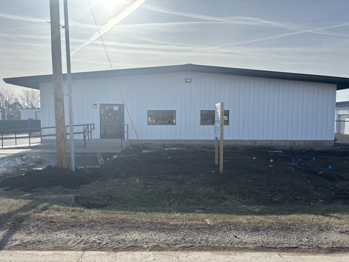 354 Civic Road LaSalle, IL 61301 - Photo 4 of 19 a backyard of a house