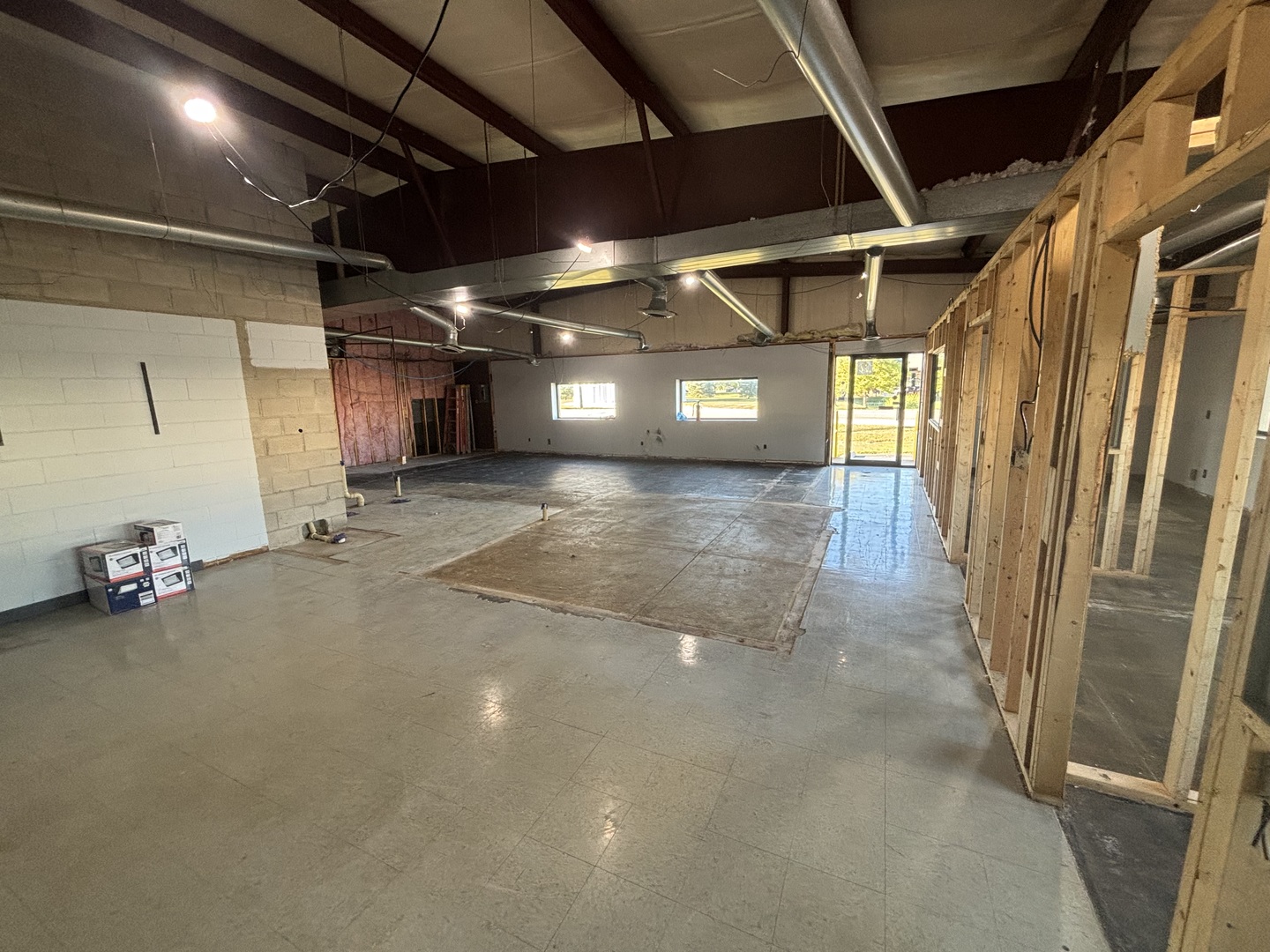 354 Civic Road LaSalle, IL 61301 - Photo 6 of 19 a view of a garage