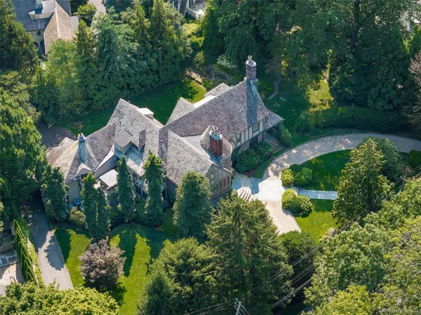 an aerial view of a house with yard swimming pool and outdoor seating