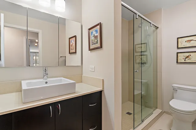 $575,000 | 4170 North Marine Drive, Unit 6B, Chicago, IL 60613