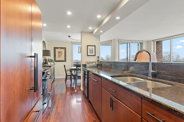 $575,000 | 4170 North Marine Drive, Unit 6B, Chicago, IL 60613