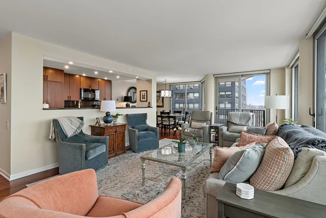$575,000 | 4170 North Marine Drive, Unit 6B, Chicago, IL 60613