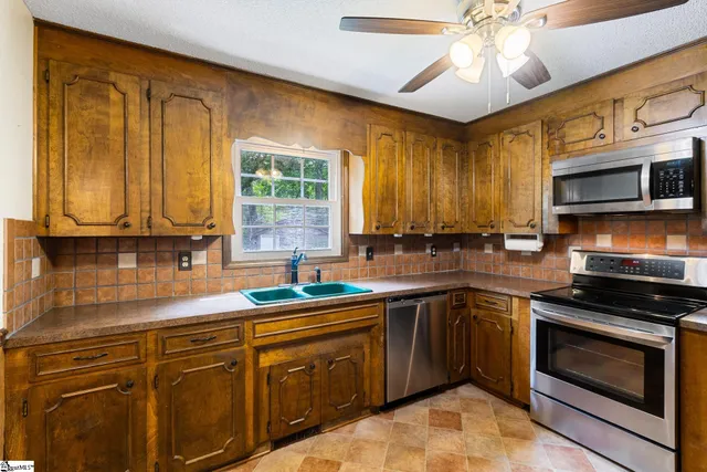 $319,000 | 229 Creekfield Road, Clinton, SC 29325