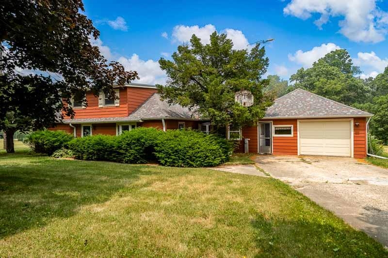 9189 Pomeroy Road Rockton, IL 61072 - Photo 2 of 34 a front view of a house with a yard and garage