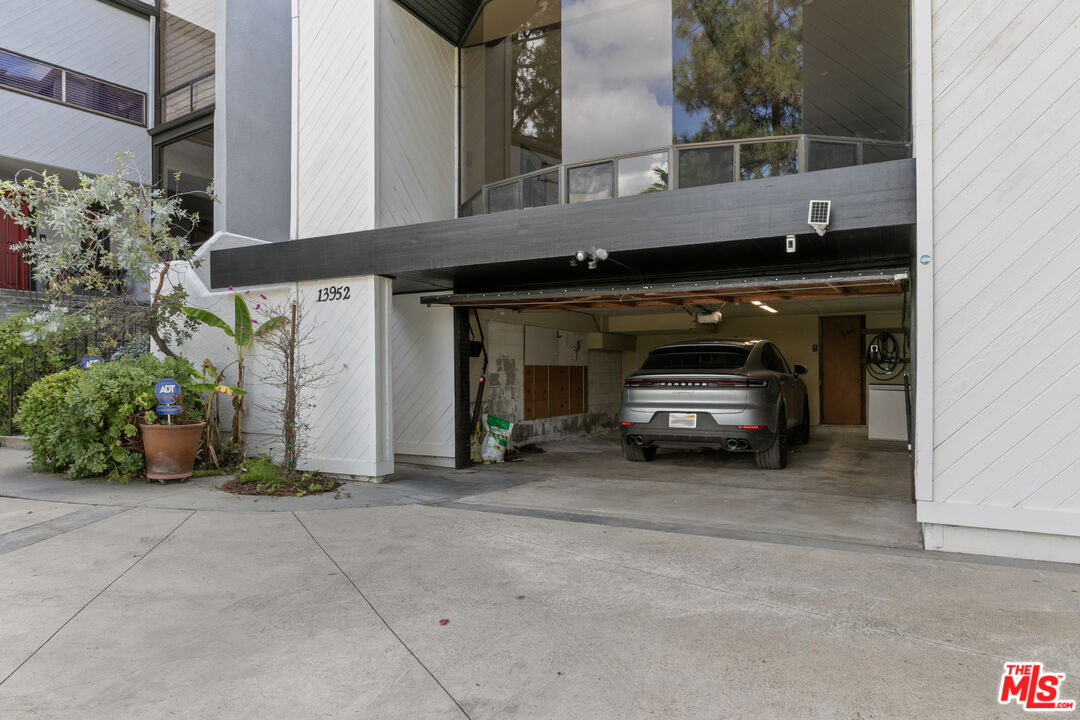13952 Valley Vista Boulevard Sherman Oaks, CA 91423 - Photo 5 of 44 a view of a car garage
