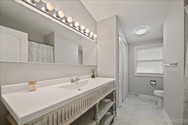 $400,000 | 865 North Fordham Avenue, Aurora, IL 60506