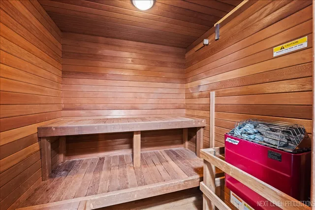 $400,000 | 865 North Fordham Avenue, Aurora, IL 60506