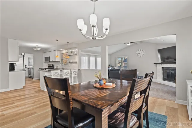 $400,000 | 865 North Fordham Avenue, Aurora, IL 60506