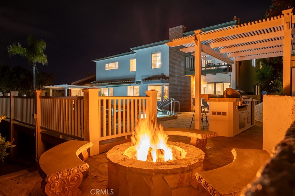 3563 Twin Lake Westlake Village, CA 91361 - Photo 38 of 54 a outdoor space with sitting area