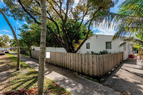 $2,200 | 1914 Dewey Street, Unit B, Hollywood, FL 33020