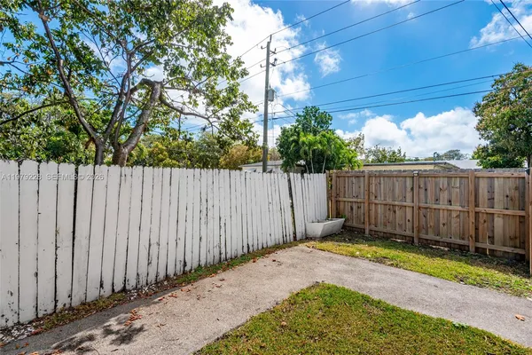 $2,200 | 1914 Dewey Street, Unit B, Hollywood, FL 33020