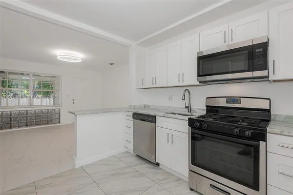 $2,200 | 1914 Dewey Street, Unit B, Hollywood, FL 33020