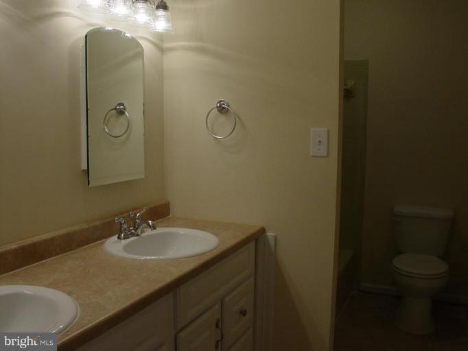8126 Counselor Road Manassas, VA 20112 - Photo 4 of 9 Master Bath
