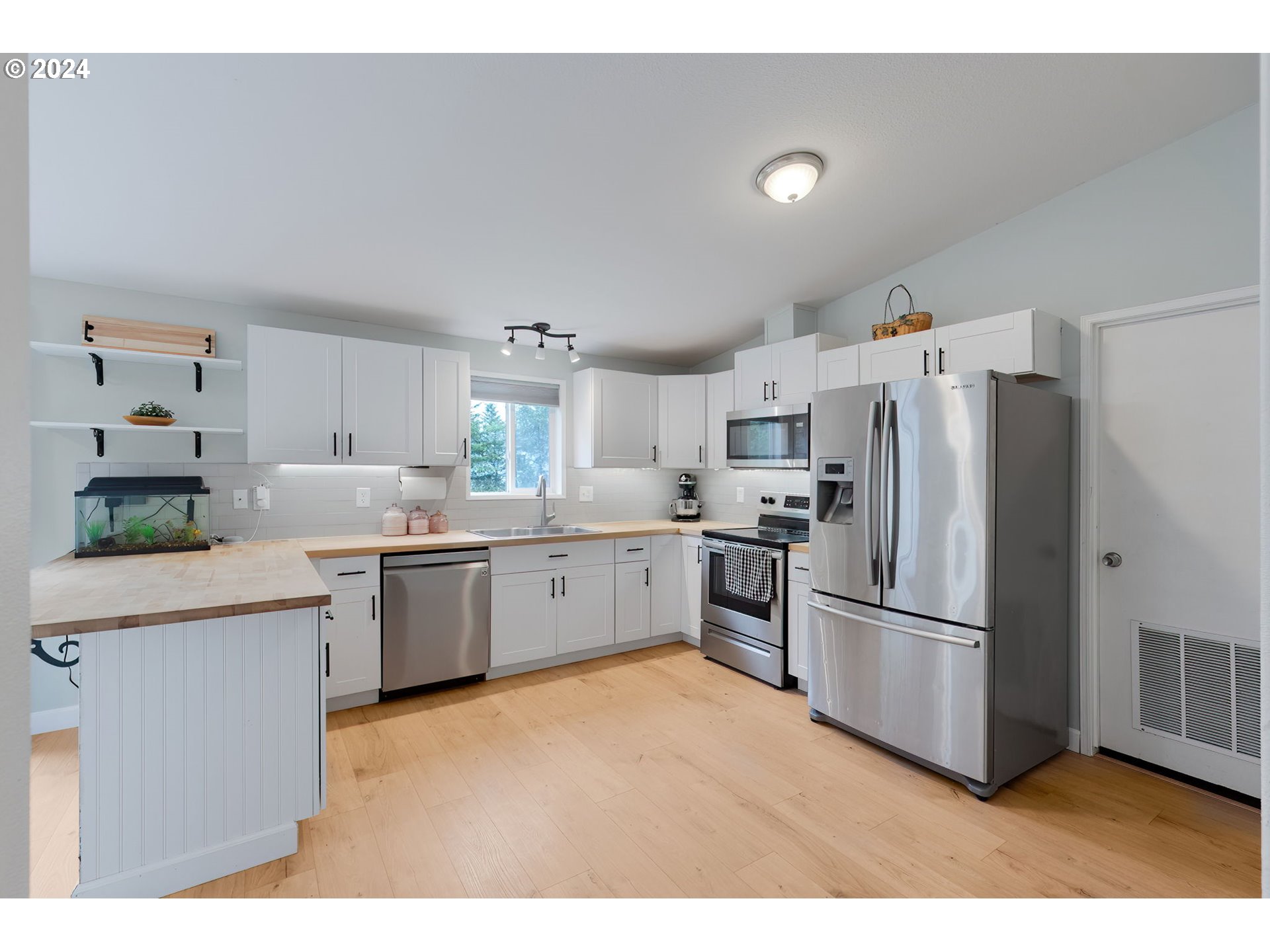 172 Hall Road Silverlake, WA 98645 - Photo 14 of 34 Gallery Image 14