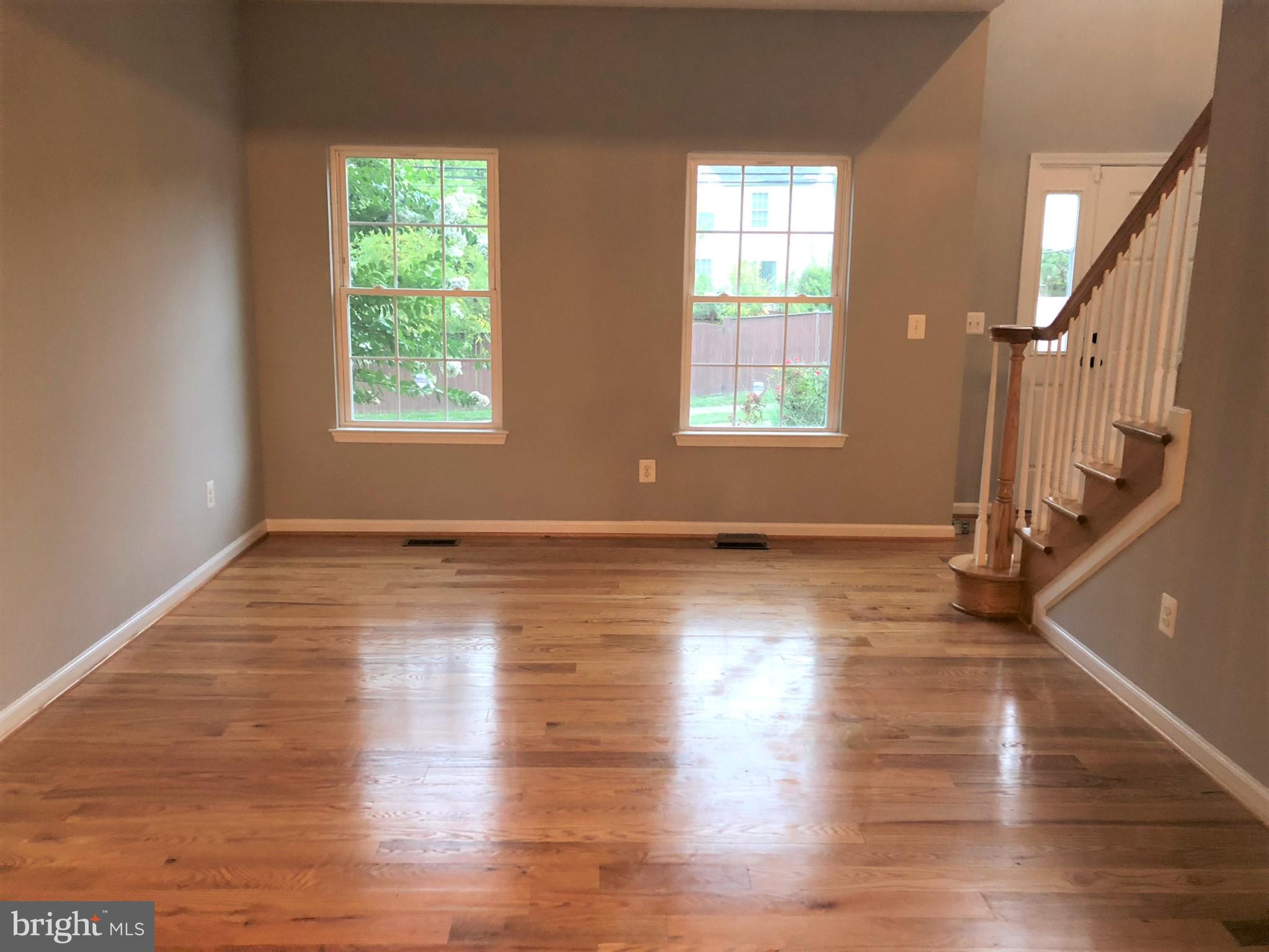 9263 Cartersville Road Columbia, MD 21046 - Photo 6 of 30 Living Room