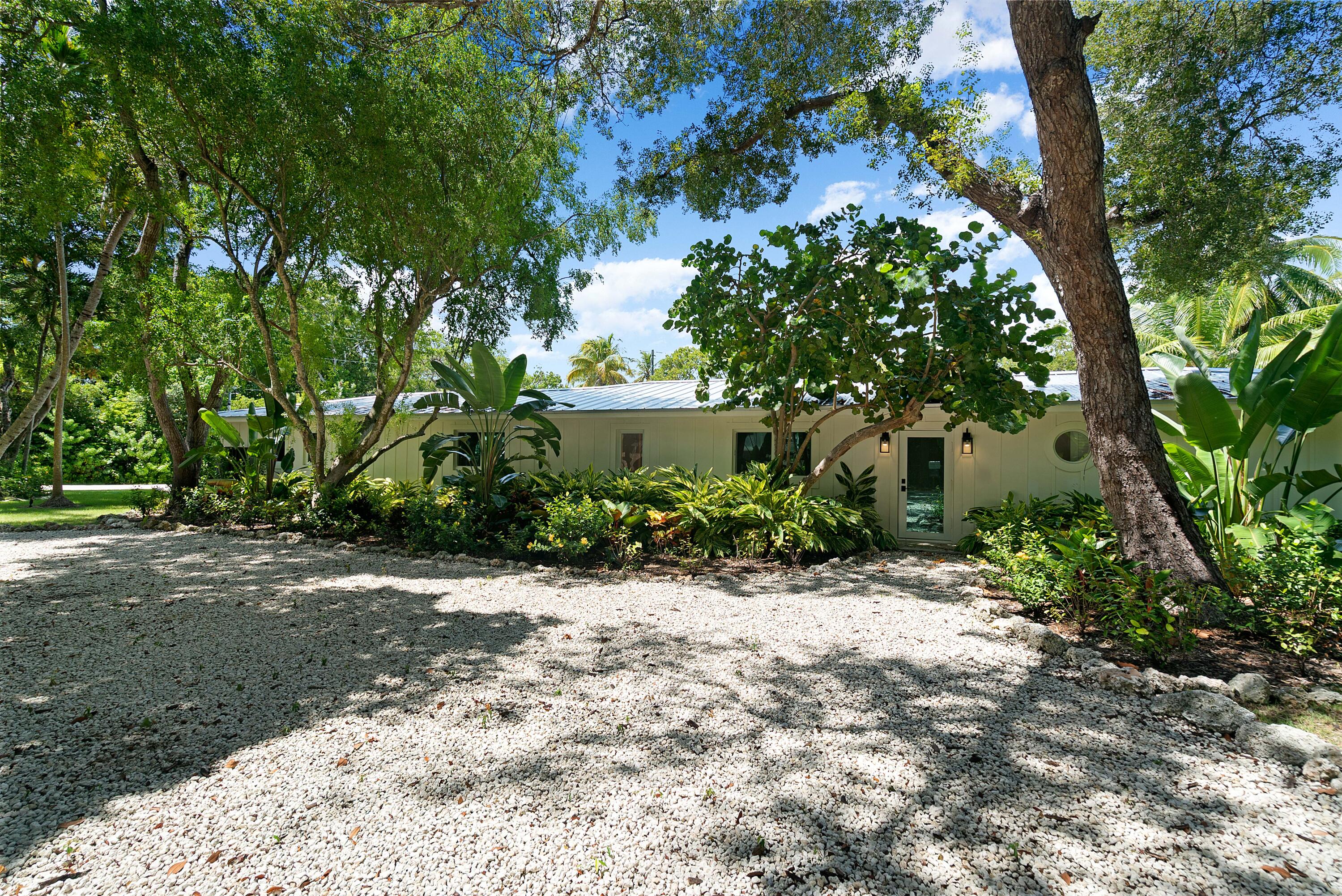 41 Sunset Road Key Largo, FL 33037 - Photo 39 of 59 Front Entrance (2)